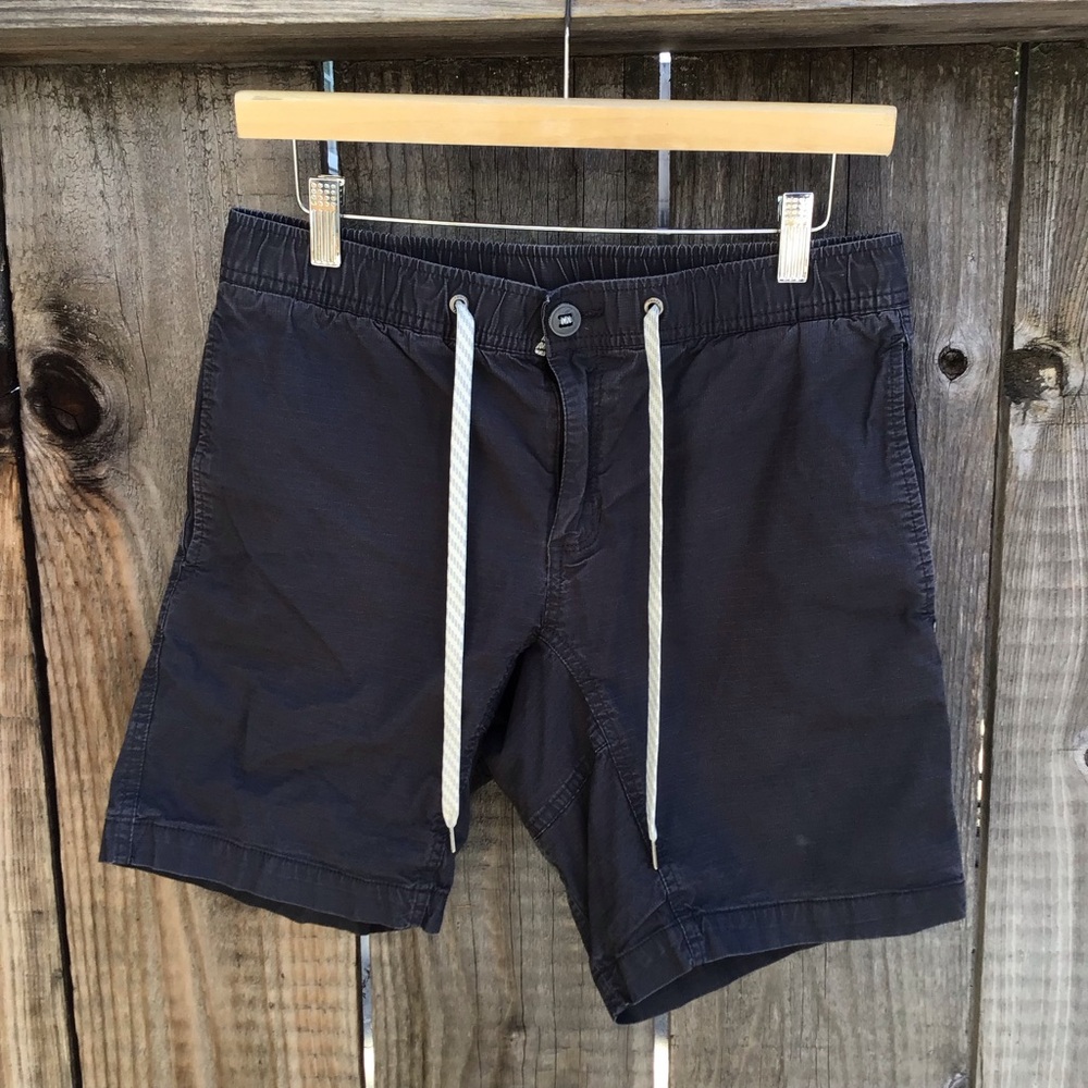 Vuori Men's Athletic Drawstring Shorts in Navy